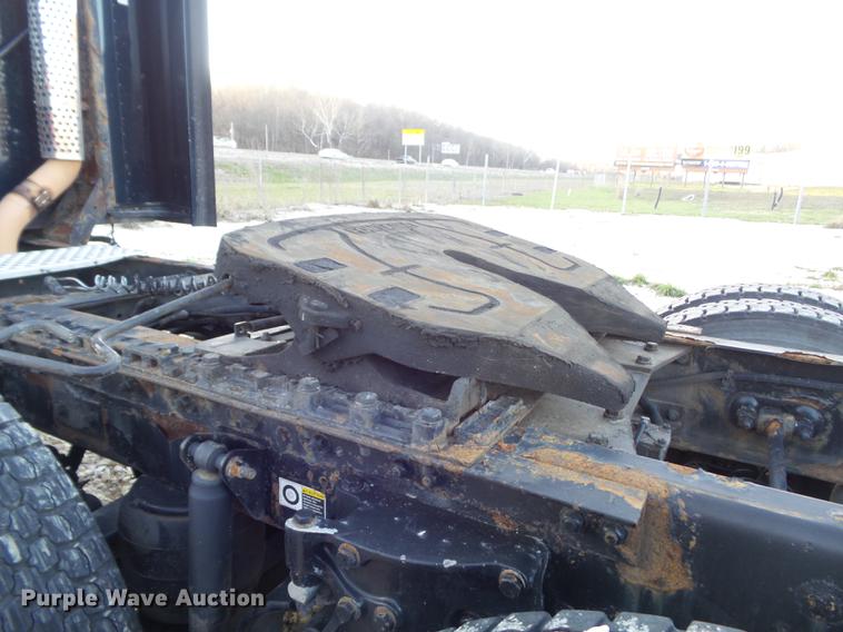 image for item DD1630 2009 Kenworth T660 semi truck