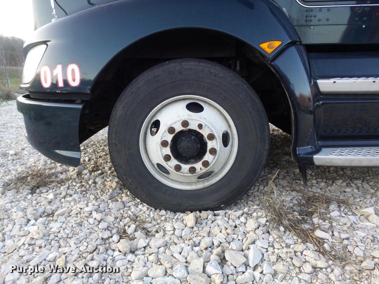 image for item DD1630 2009 Kenworth T660 semi truck