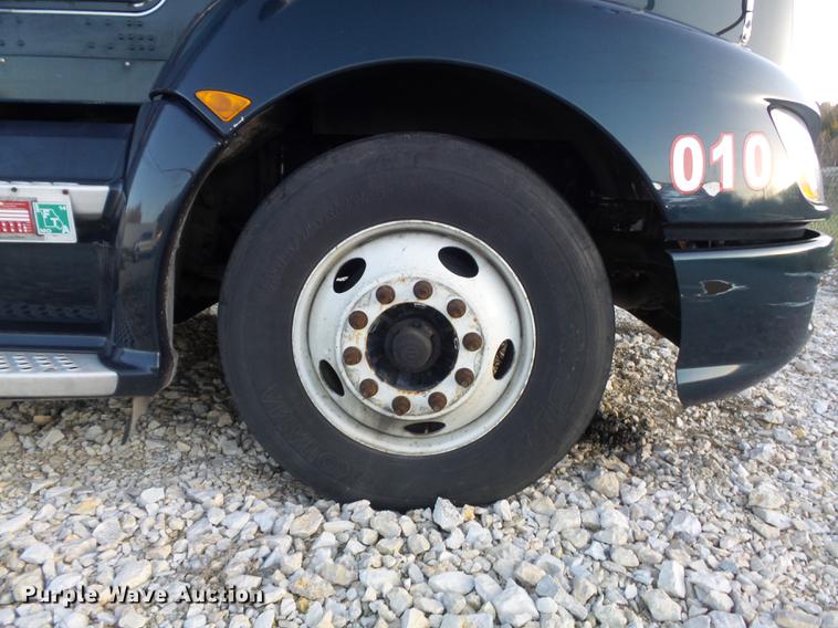 image for item DD1630 2009 Kenworth T660 semi truck