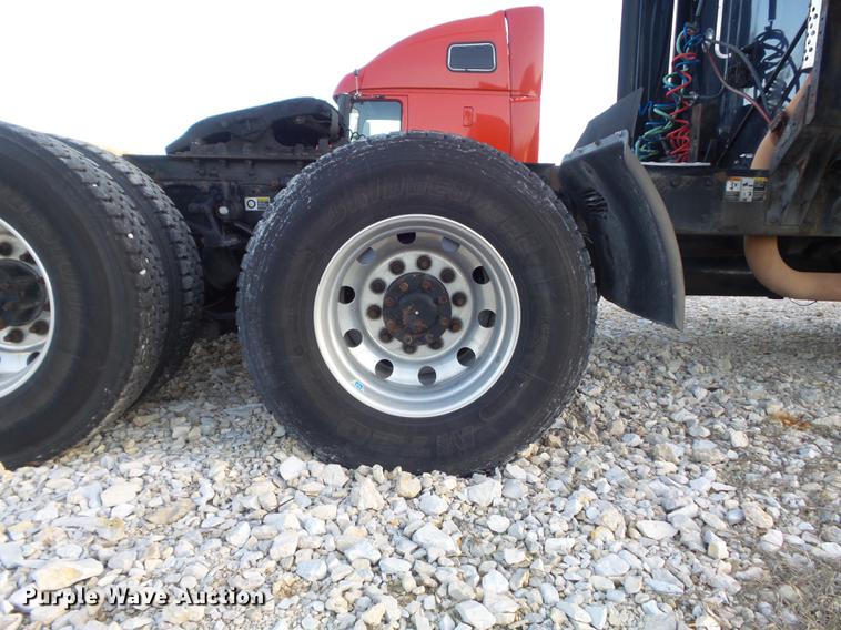 image for item DD1630 2009 Kenworth T660 semi truck