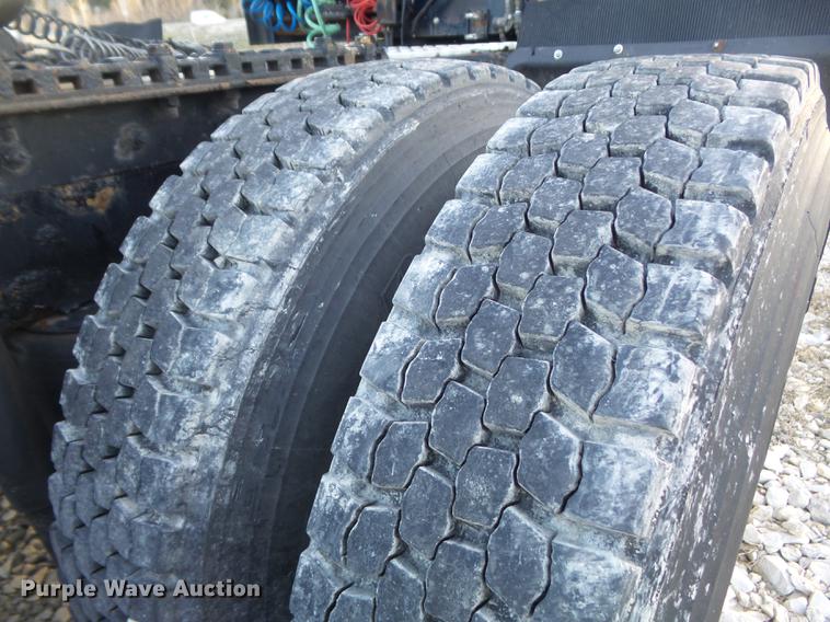 image for item DD1630 2009 Kenworth T660 semi truck