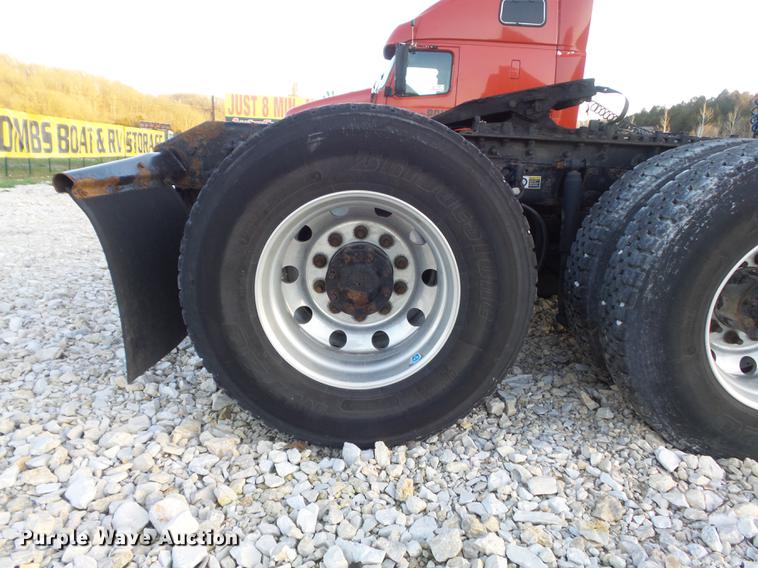 image for item DD1630 2009 Kenworth T660 semi truck