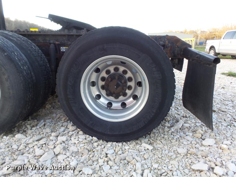 image for item DD1630 2009 Kenworth T660 semi truck