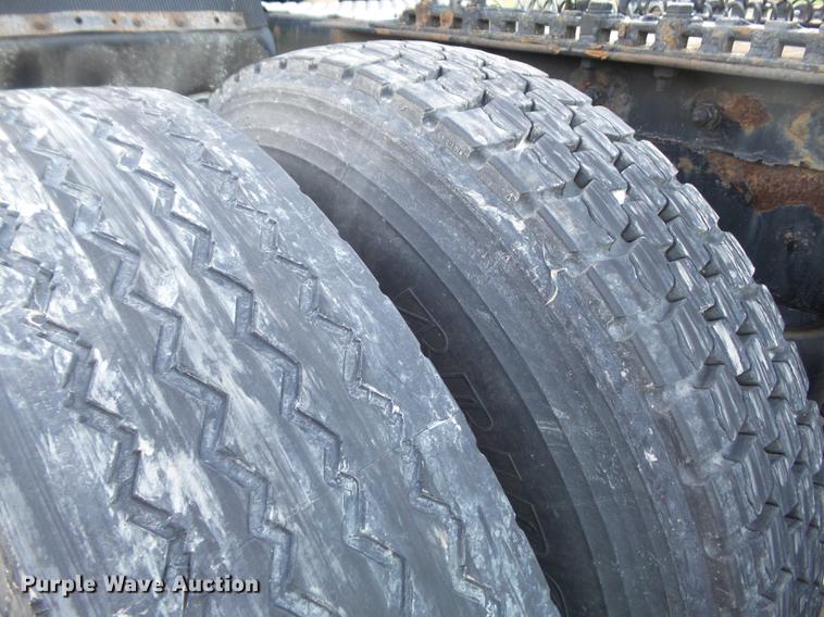 image for item DD1630 2009 Kenworth T660 semi truck