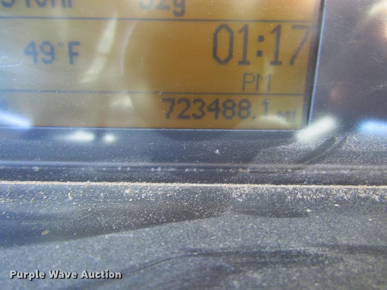 image for item DD7419 2005 Volvo VNL semi truck