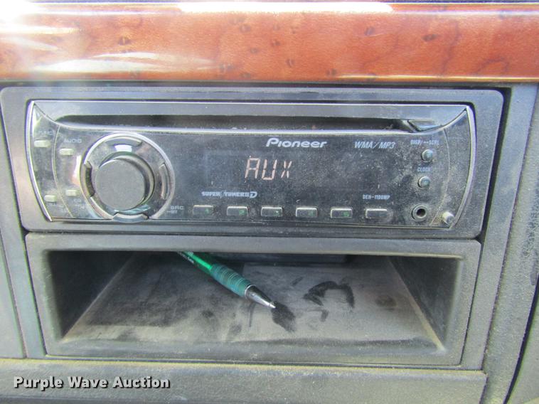 image for item DD7419 2005 Volvo VNL semi truck