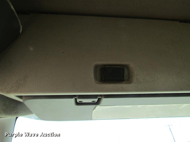 image for item DD7419 2005 Volvo VNL semi truck