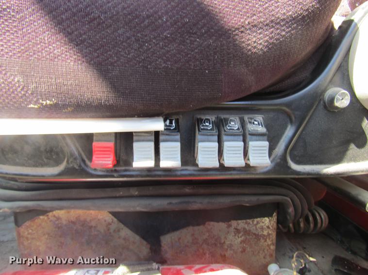 image for item DD7419 2005 Volvo VNL semi truck