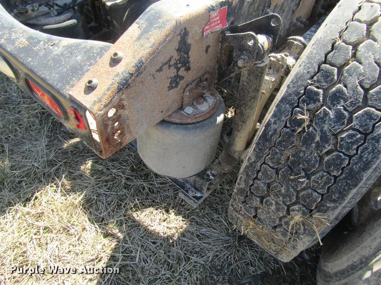 image for item DD7419 2005 Volvo VNL semi truck