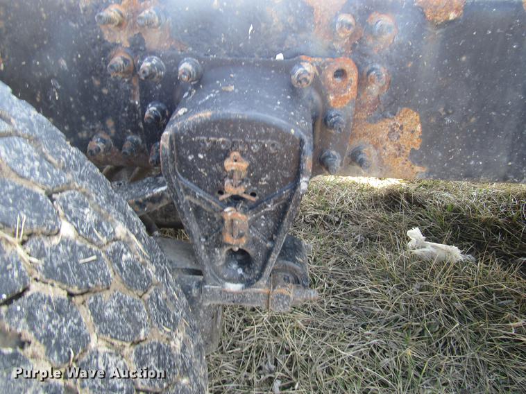 image for item DD7419 2005 Volvo VNL semi truck