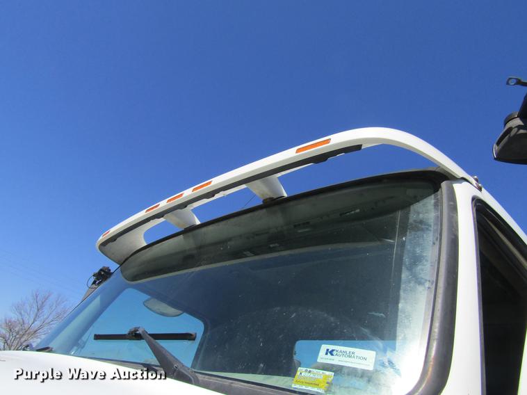 image for item DD7419 2005 Volvo VNL semi truck