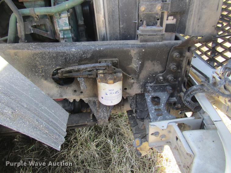 image for item DD7419 2005 Volvo VNL semi truck