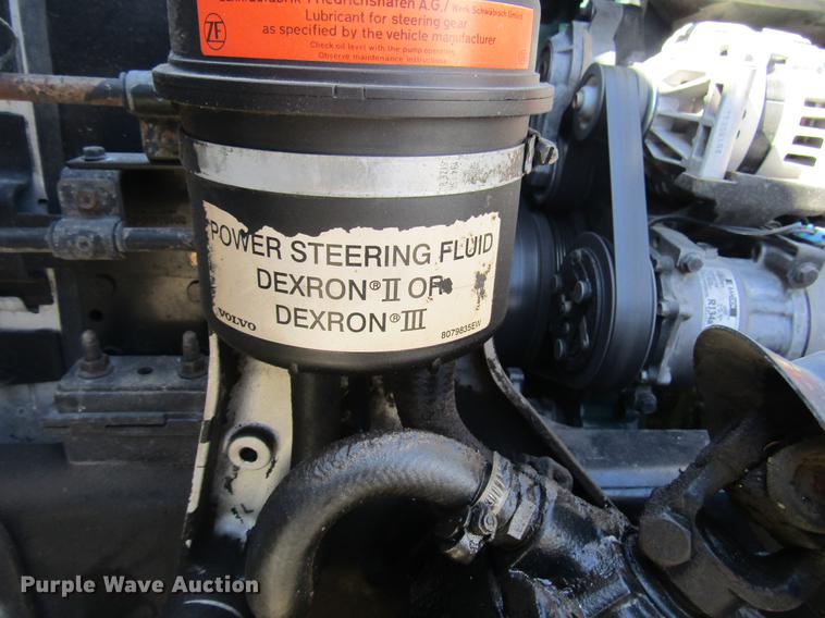 image for item DD7419 2005 Volvo VNL semi truck