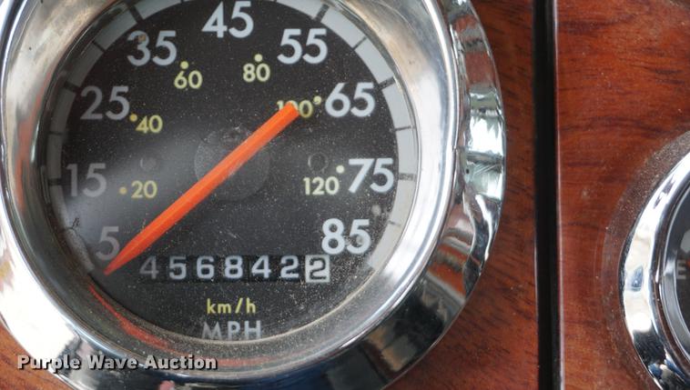 image for item DE3211 1999 Freightliner FLD semi truck