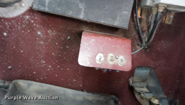 image for item DE3211 1999 Freightliner FLD semi truck