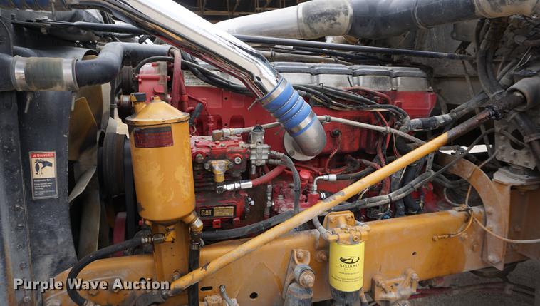 image for item DE3211 1999 Freightliner FLD semi truck