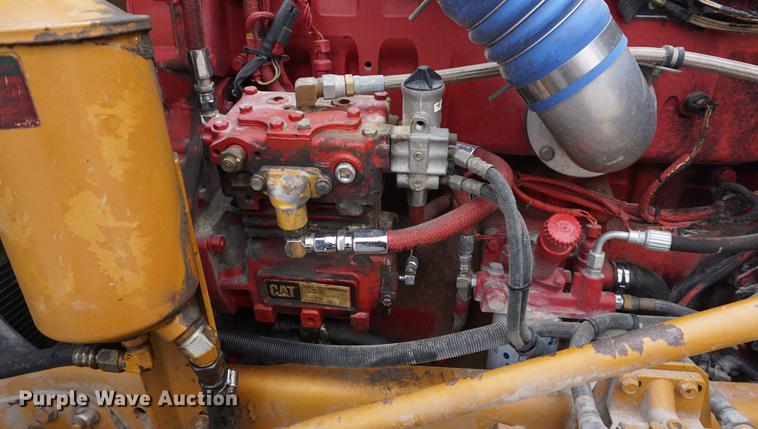 image for item DE3211 1999 Freightliner FLD semi truck