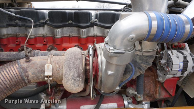 image for item DE3211 1999 Freightliner FLD semi truck