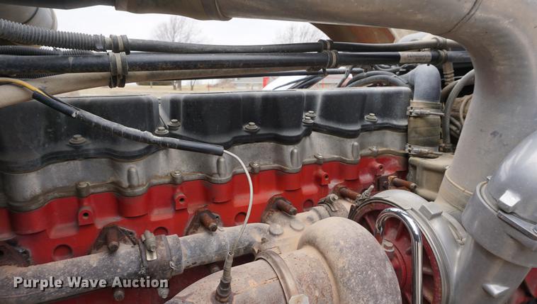 image for item DE3211 1999 Freightliner FLD semi truck