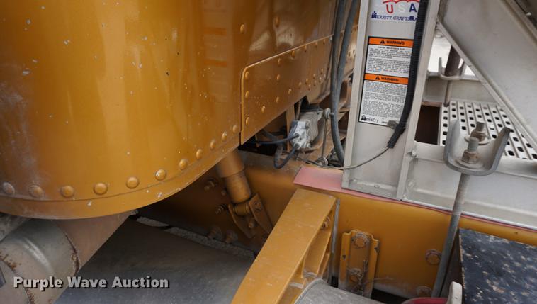 image for item DE3211 1999 Freightliner FLD semi truck