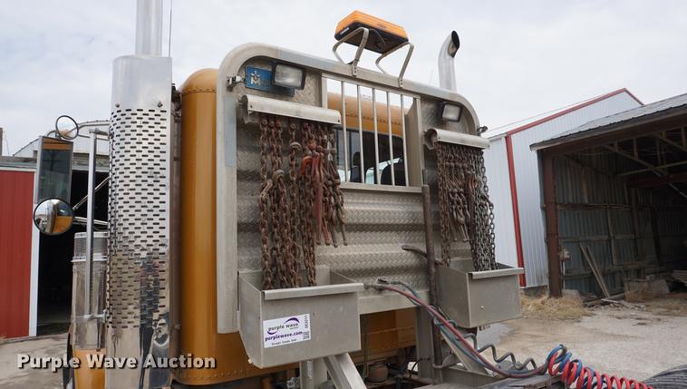 image for item DE3211 1999 Freightliner FLD semi truck