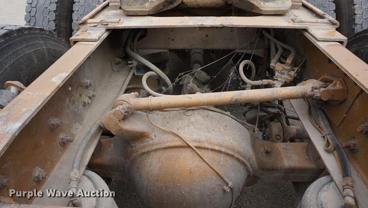 image for item DE3211 1999 Freightliner FLD semi truck