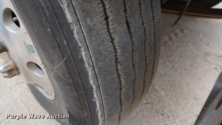 image for item DE3211 1999 Freightliner FLD semi truck