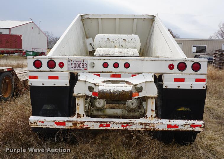 image for item DE3221 2000 Ranco bottom dump trailer