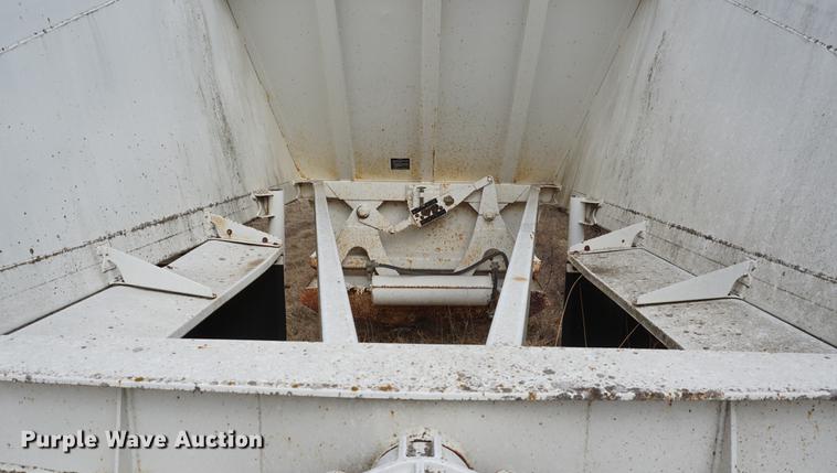 image for item DE3221 2000 Ranco bottom dump trailer