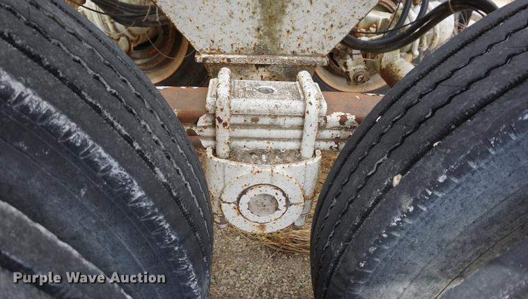 image for item DE3221 2000 Ranco bottom dump trailer