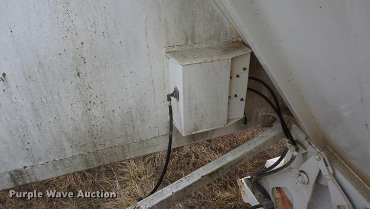 image for item DE3221 2000 Ranco bottom dump trailer