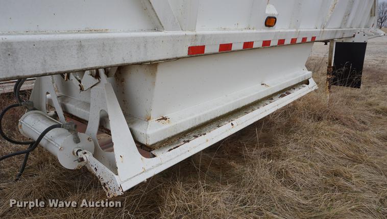 image for item DE3221 2000 Ranco bottom dump trailer