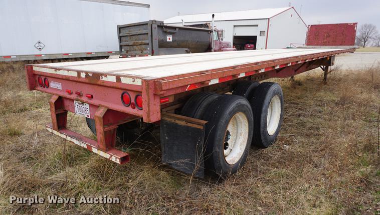 image for item DE3223 1995 Fruehauf flatbed trailer