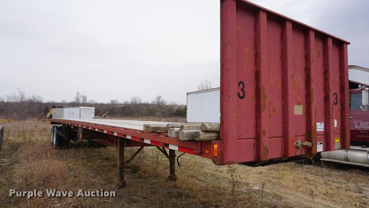 image for item DE3223 1995 Fruehauf flatbed trailer