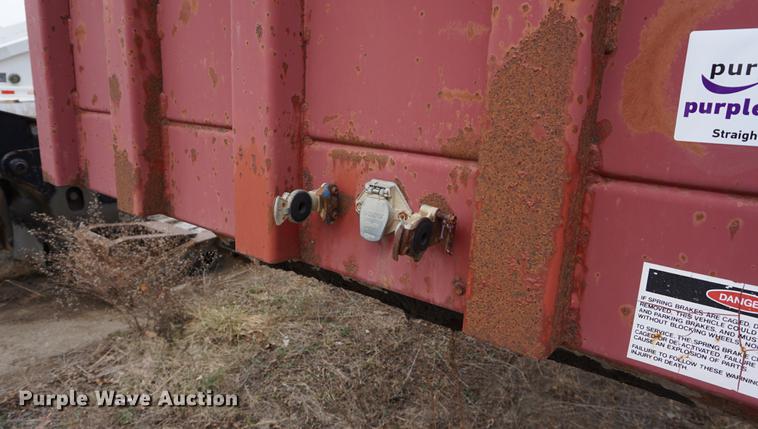 image for item DE3223 1995 Fruehauf flatbed trailer