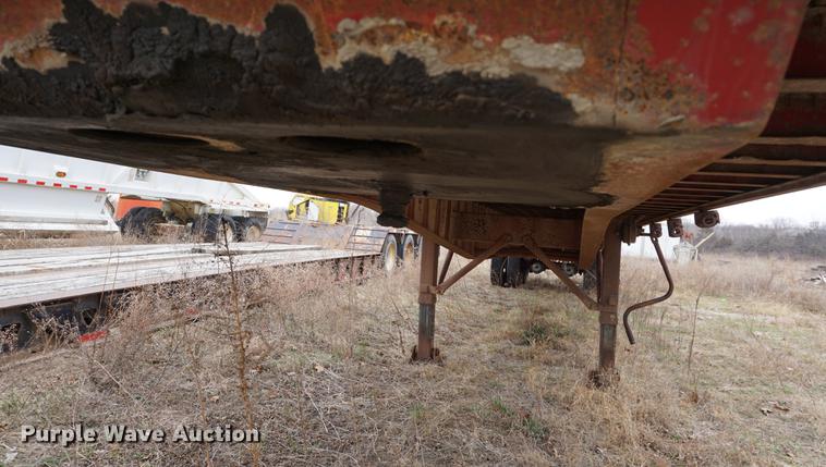 image for item DE3223 1995 Fruehauf flatbed trailer