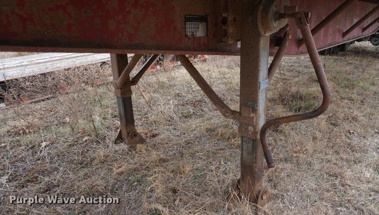 image for item DE3223 1995 Fruehauf flatbed trailer