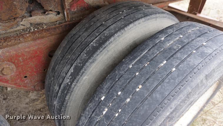 image for item DE3223 1995 Fruehauf flatbed trailer