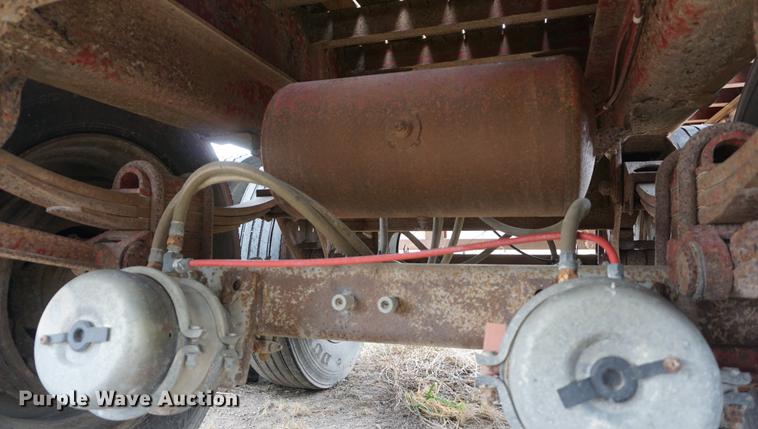 image for item DE3223 1995 Fruehauf flatbed trailer