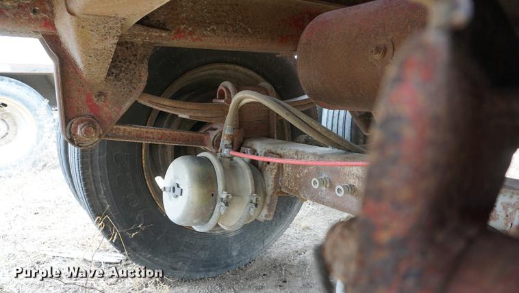 image for item DE3223 1995 Fruehauf flatbed trailer