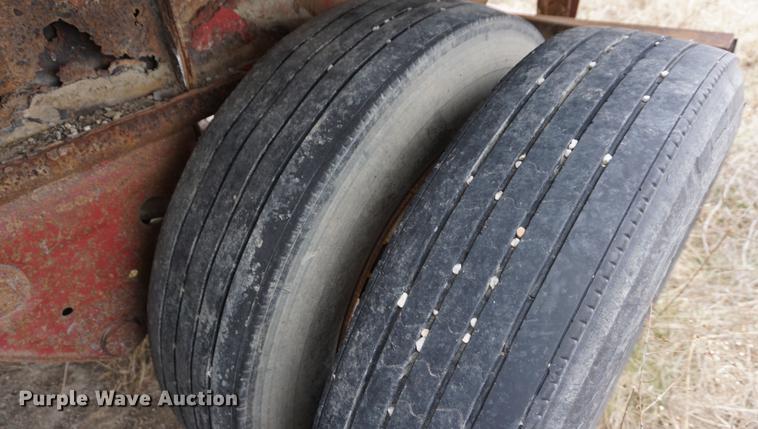 image for item DE3223 1995 Fruehauf flatbed trailer