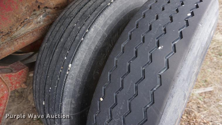 image for item DE3223 1995 Fruehauf flatbed trailer