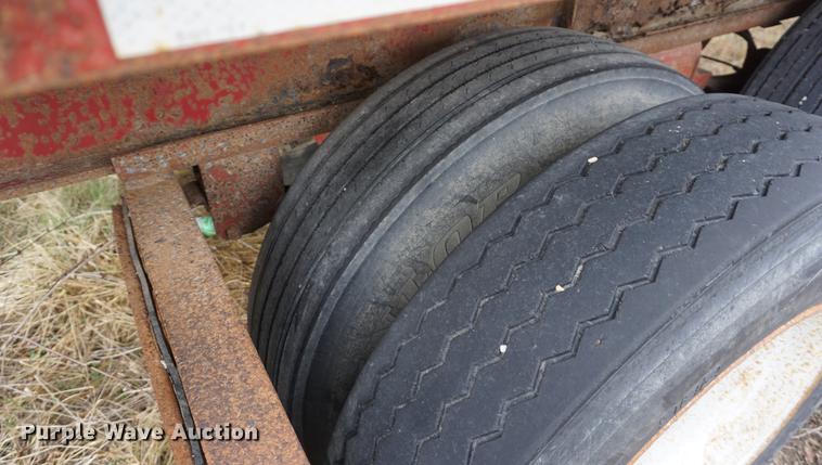 image for item DE3223 1995 Fruehauf flatbed trailer