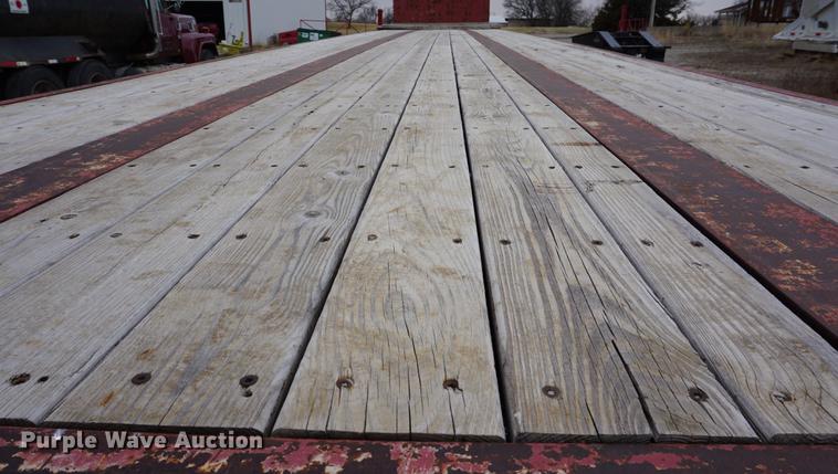 image for item DE3223 1995 Fruehauf flatbed trailer