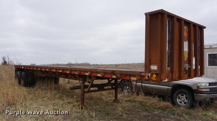 image for item DE3240 1984 Monan flatbed trailer