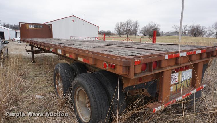 image for item DE3240 1984 Monan flatbed trailer