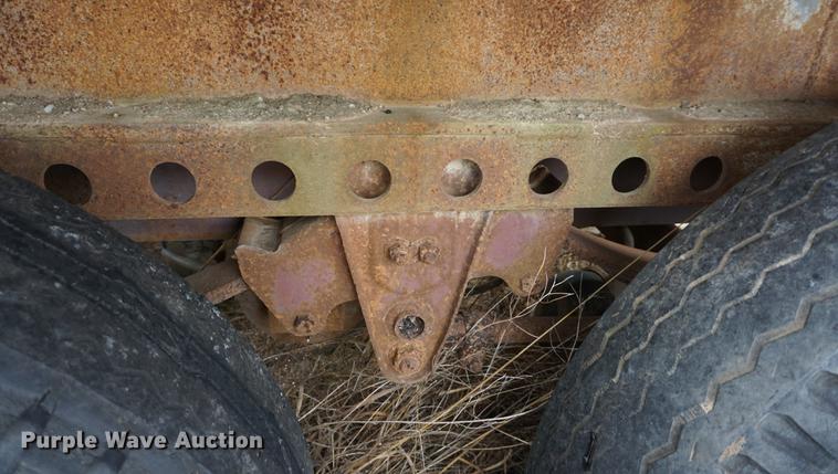 image for item DE3240 1984 Monan flatbed trailer