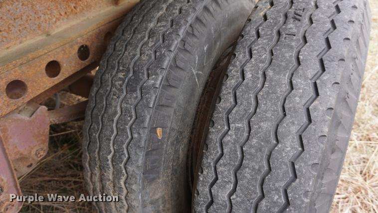 image for item DE3240 1984 Monan flatbed trailer