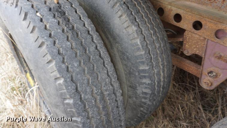 image for item DE3240 1984 Monan flatbed trailer