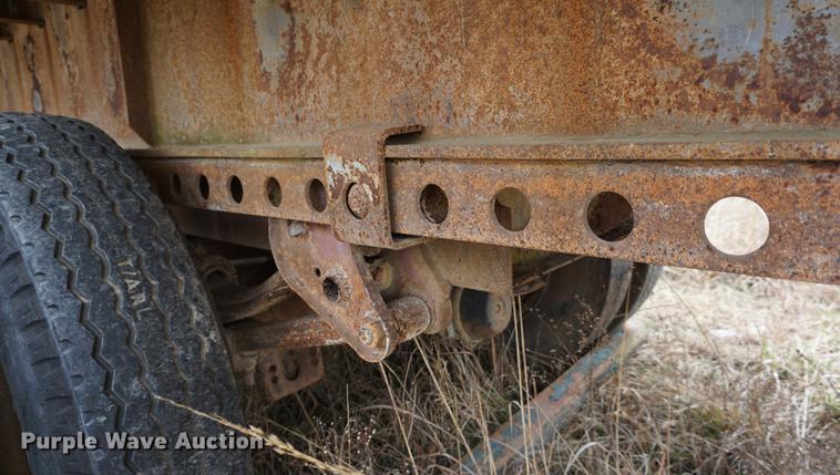 image for item DE3240 1984 Monan flatbed trailer